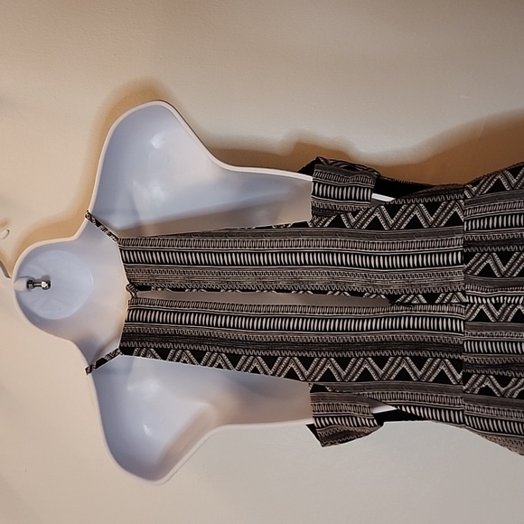 Forever 21 Cutout Back Maxi Dress, Black White Flowy Boho, Size Small - Picture 5 of 8